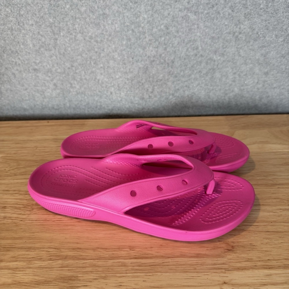 Crocs Classic Flip Flop Sandals Women's 7 pink